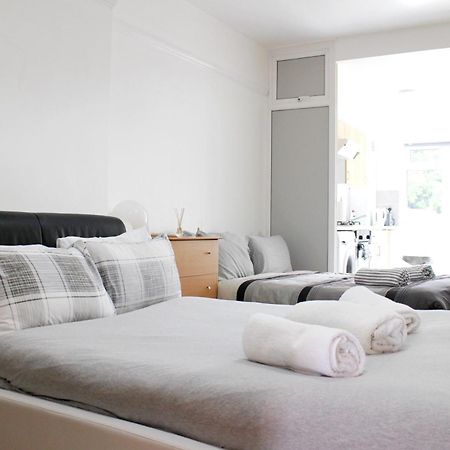 Large Studio Garden Flat On Golders Green Road 런던 외부 사진