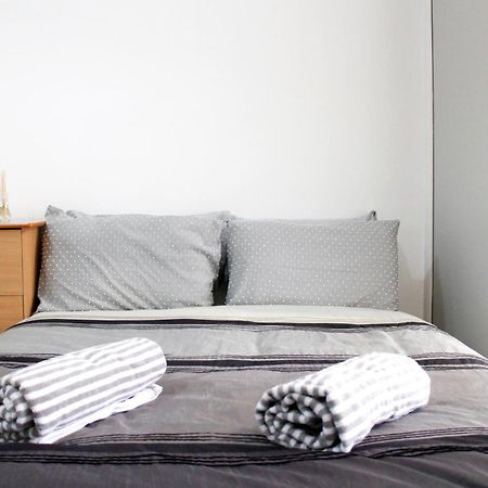 Large Studio Garden Flat On Golders Green Road 런던 외부 사진